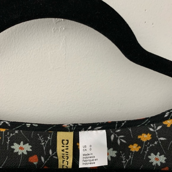 HM Floral Twist Front Blouse - Picture 4 of 4